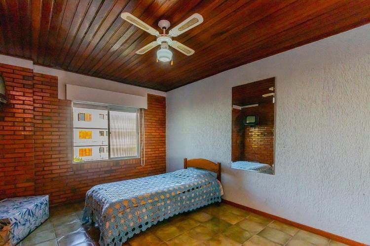 Casa com 6 quartos, 2 vagas e pátio no Bairro Higienópolis — foto 26
