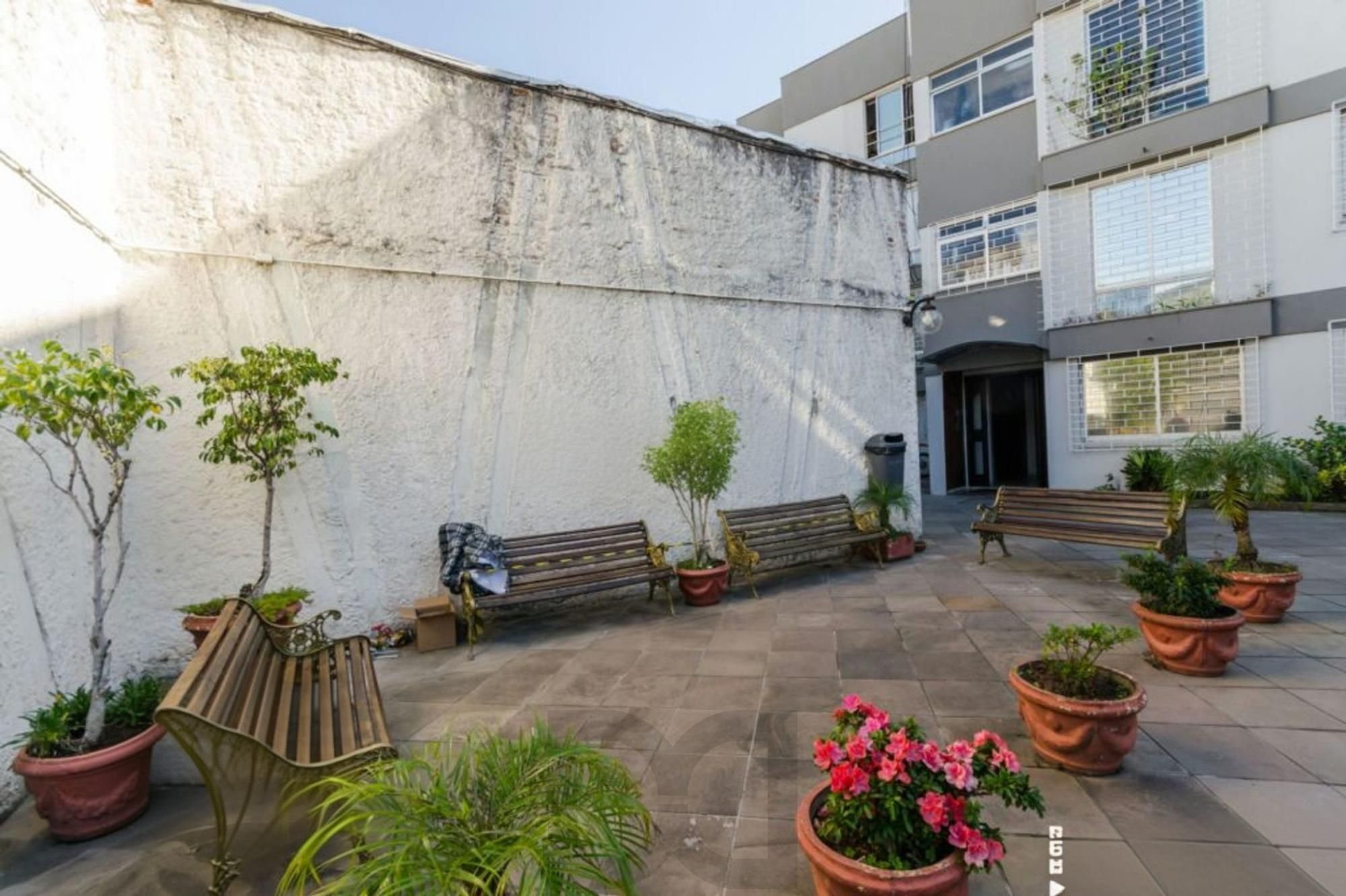 Apartamento com 2 quartos, 2 banheiros e 1 vaga no bairro Azenha. — foto 29
