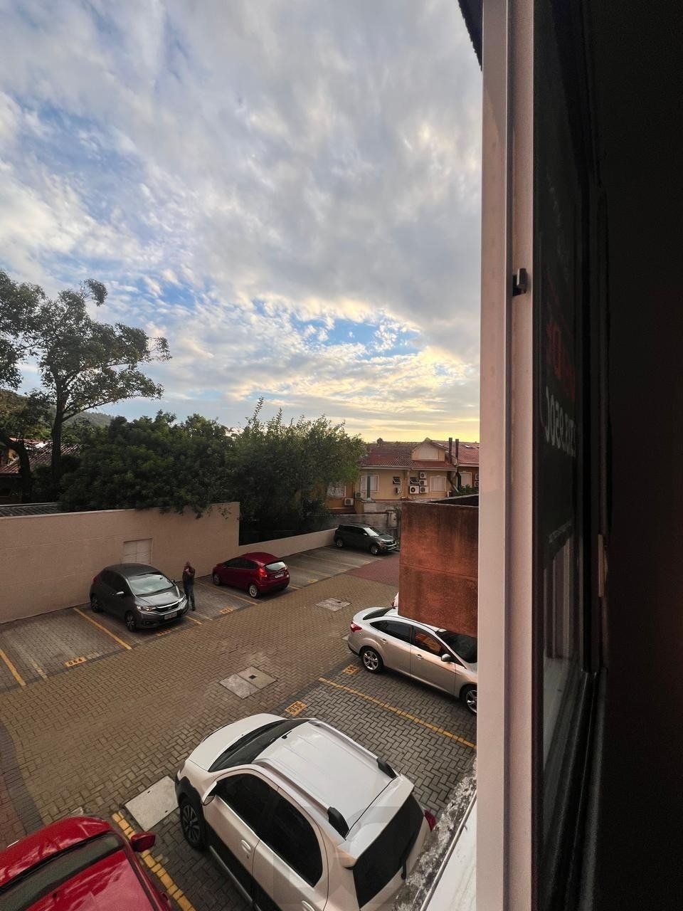 Apartamento 2 Dormitórios, com Elevador e Vaga no Morro Santana — foto 24