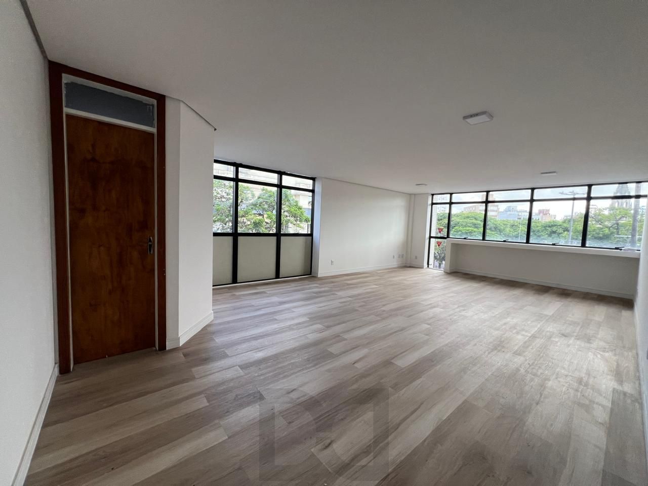 Sala comercial reformada e elevador no bairro Bom Fim. — foto 8