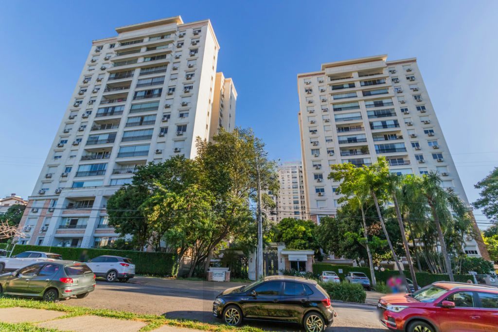 Apartamento com 3 dormitórios, 1 suíte, 1 vaga e elevador no Passo da Areia — foto 1