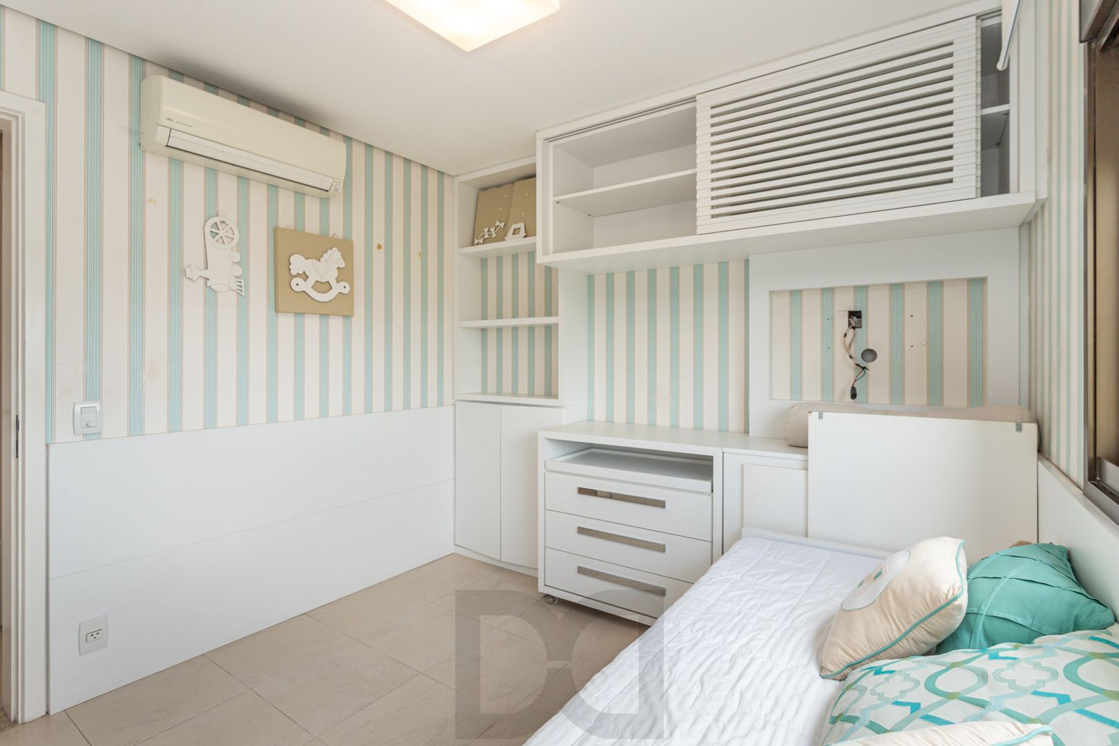 Apartamento de 97m², 2 dormitórios,1suíte, 3 vagas de garagem no Jardim Botânico — foto 31