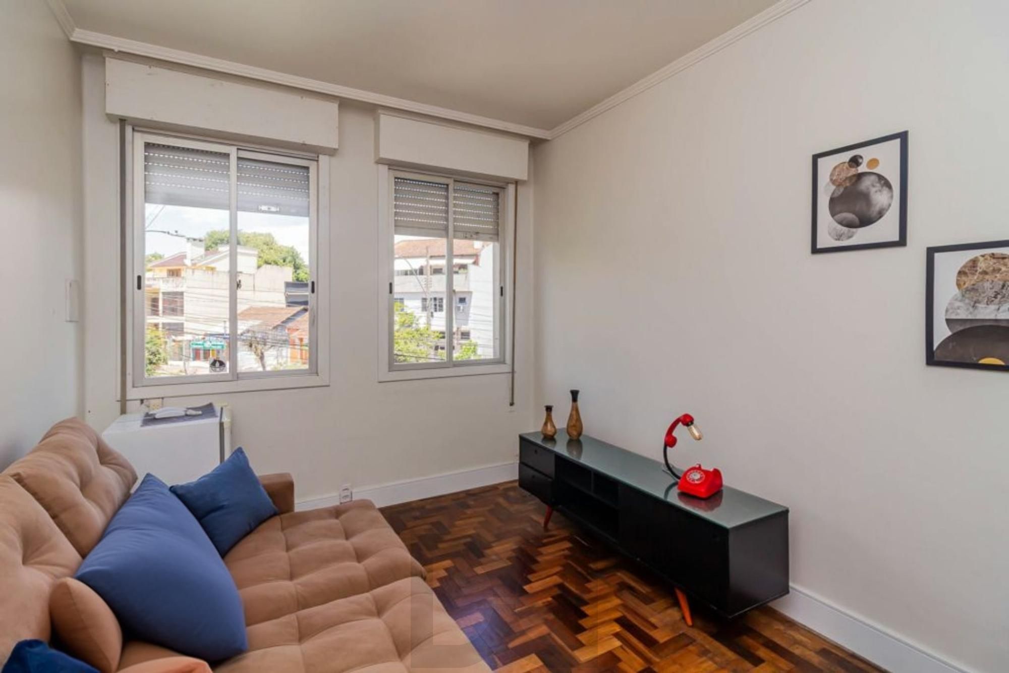 Apartamento semi mobiliado de 2 quartos no bairro Passo da Areia — foto 1