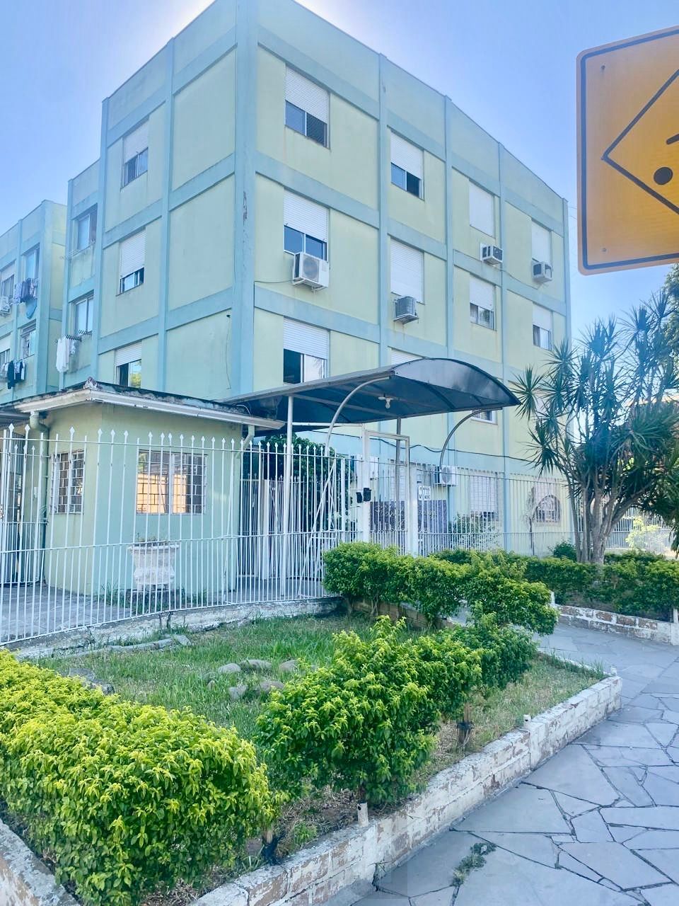 Apartamento de 2 dormitórios Segundo andar Bairro Camaqua em Porto Alegre — foto 28