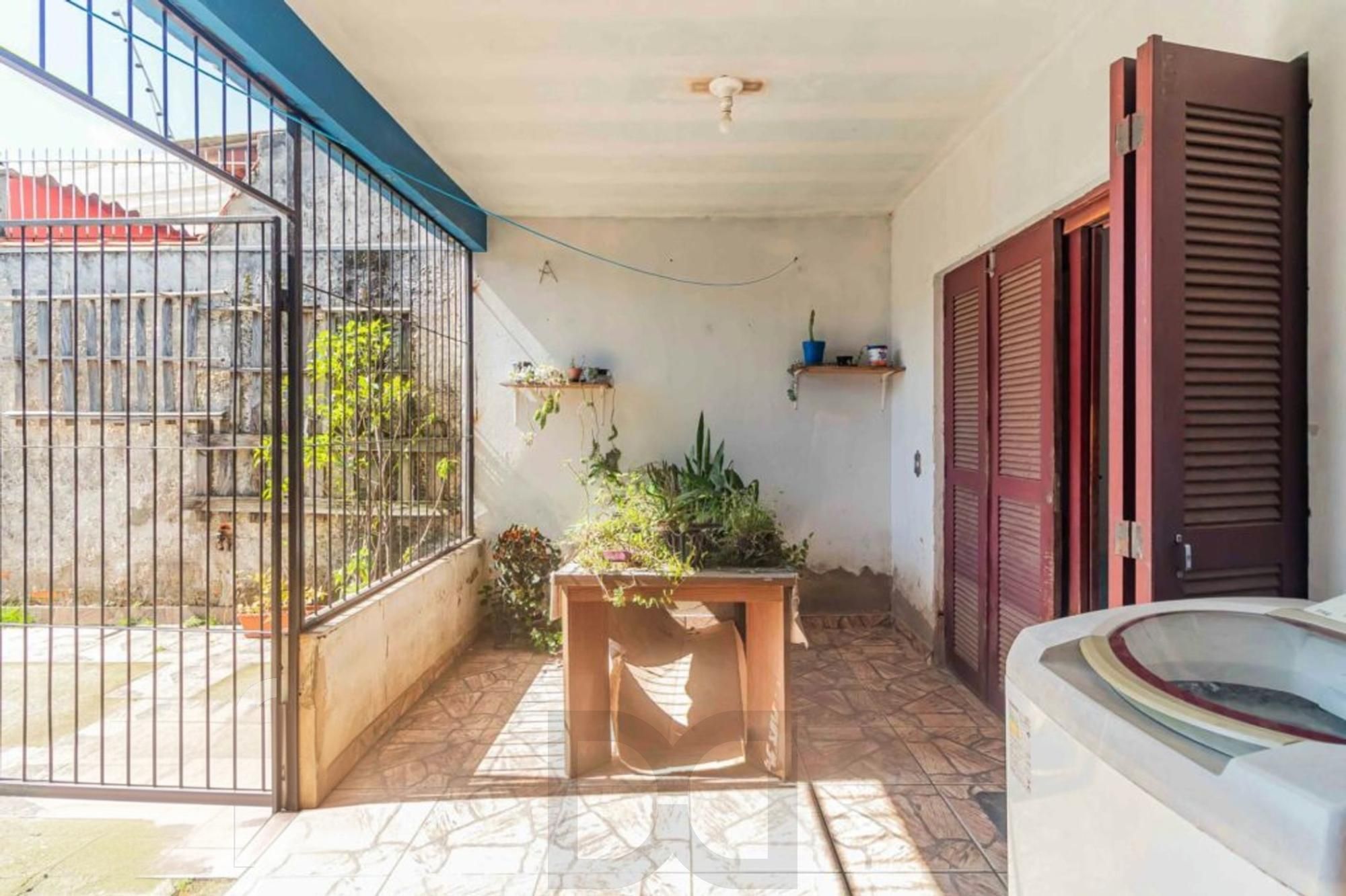Casa com 4 quartos, 1 suíte , vaga de garagem e churrasqueira à venda em Sarandi. — foto 33