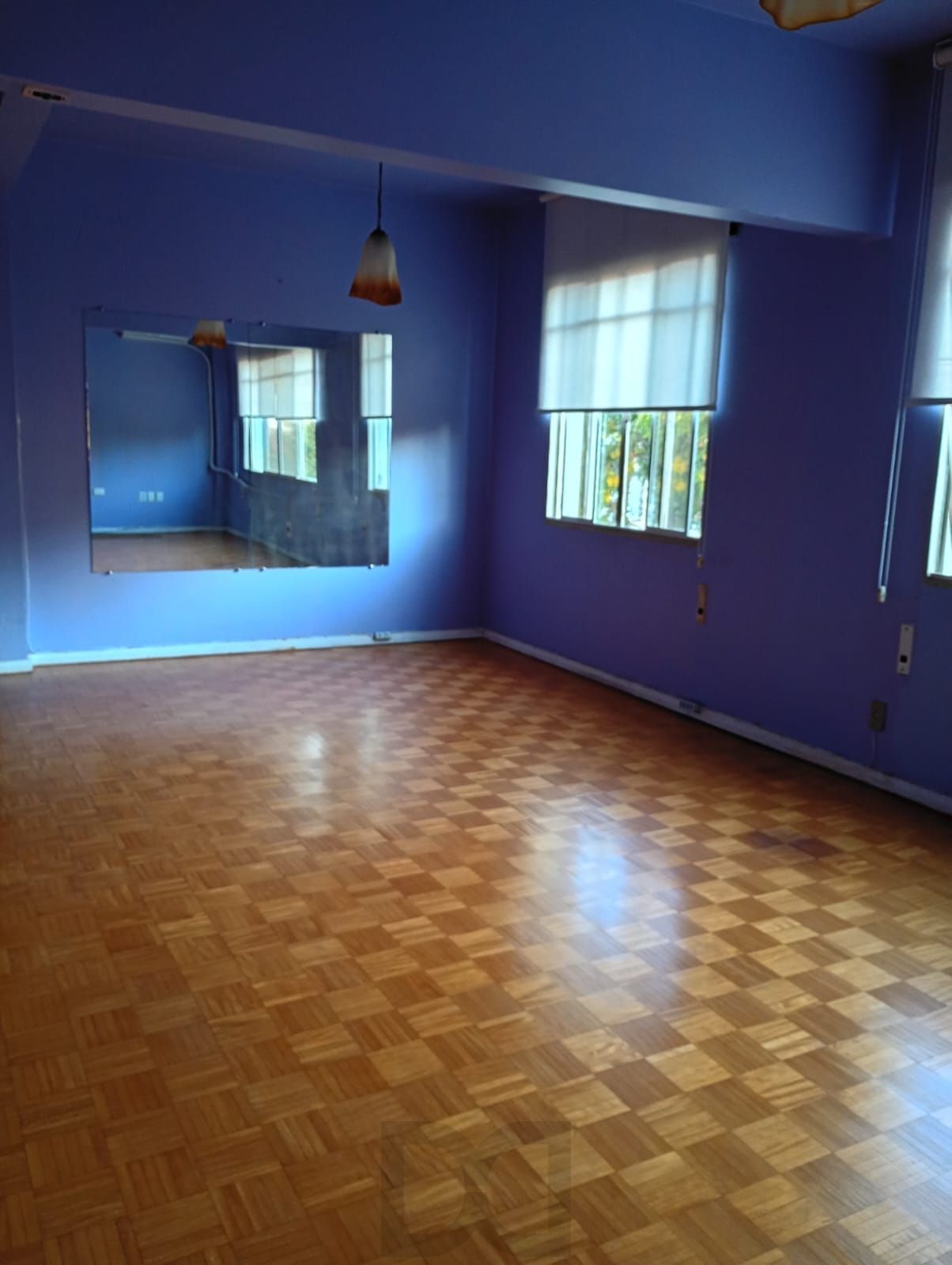 Apartamento com 2 dormitórios e 1 vaga de garagem e elevador no Bairro Floresta — foto 3