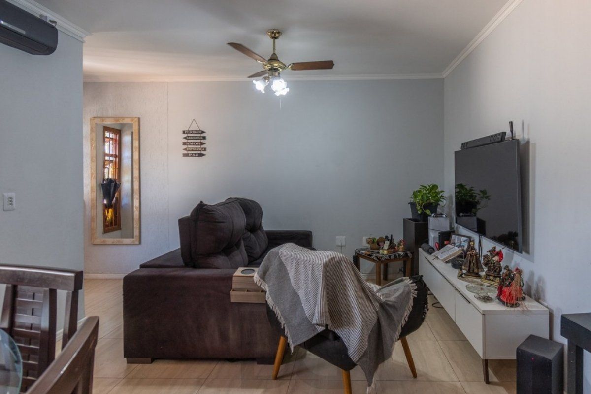 Casa com 2 quartos, 2 vaga, sacada e churrasqueira no bairro Costa e Silva — foto 5