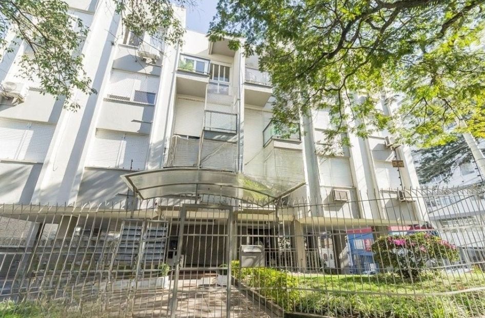 Apartamento de 2 dormitórios com sacada,1 vaga, elevador no bairro Petrópolis. — foto 22
