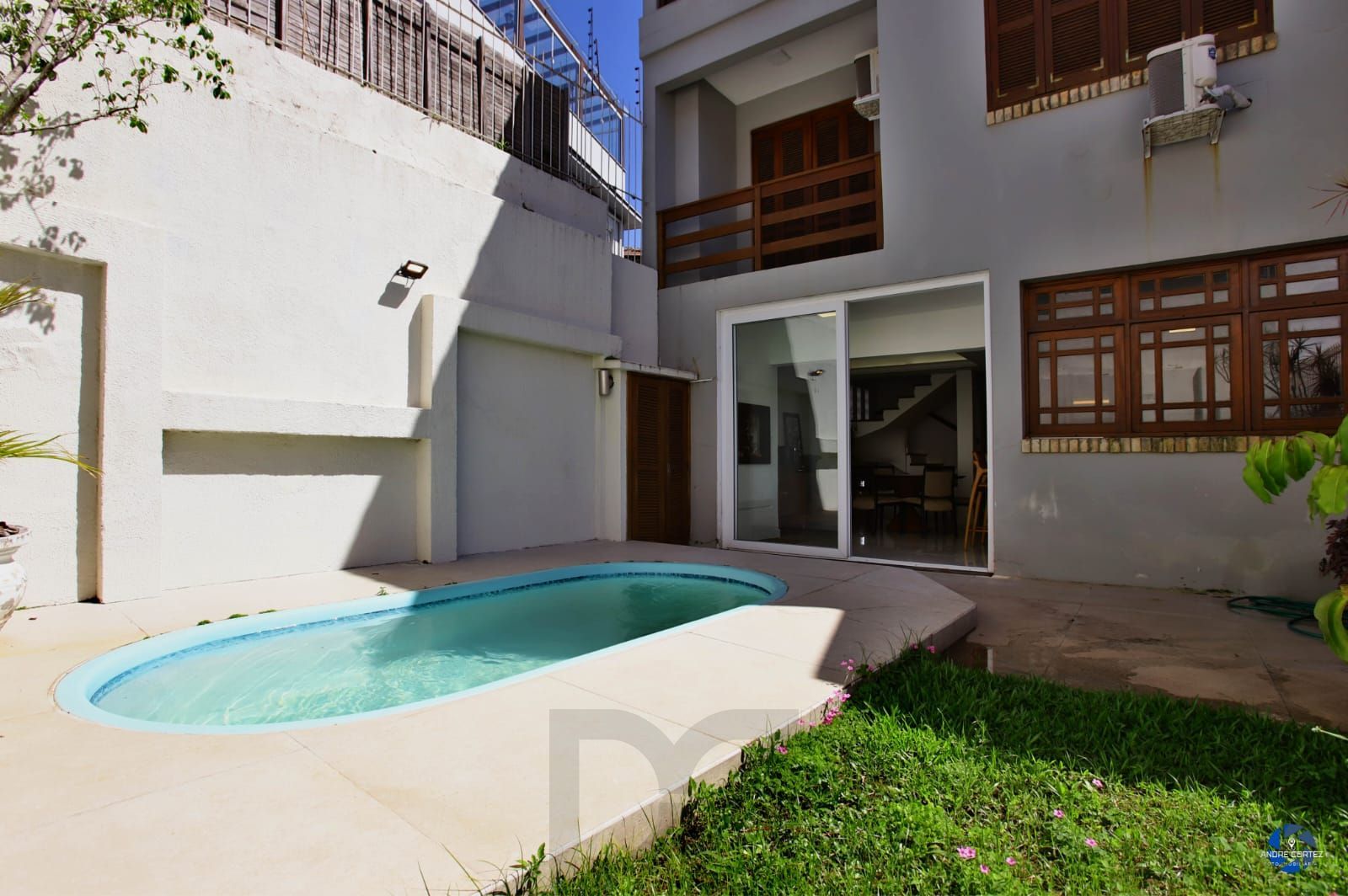 Casa de 3 dormitórios, 3 vagas e pátio com piscina bairro Chácara das Pedras. — foto 42