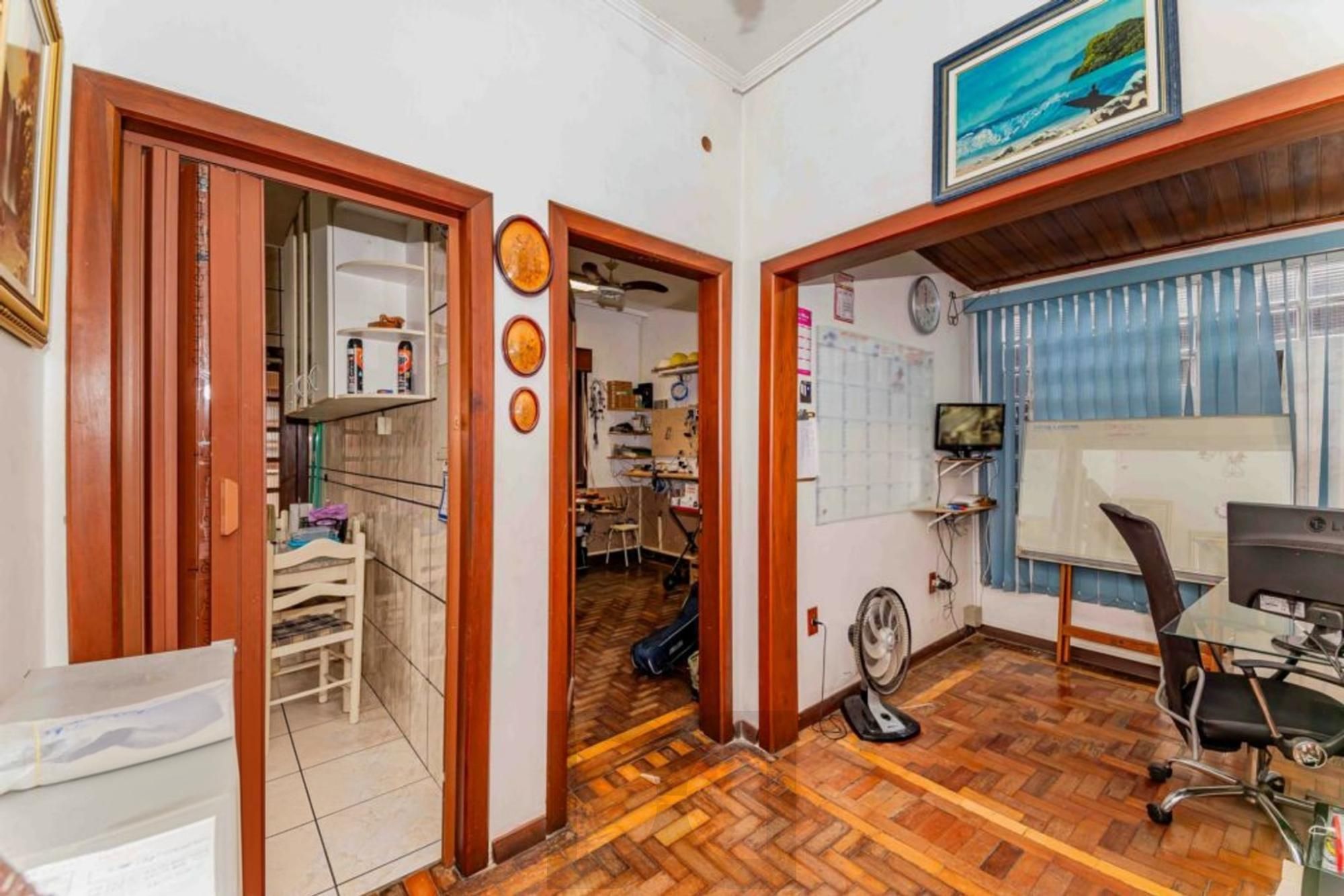 Casa de 3 quartos, churrasqueira, terraço, 2 vagas no bairro Glória. — foto 20