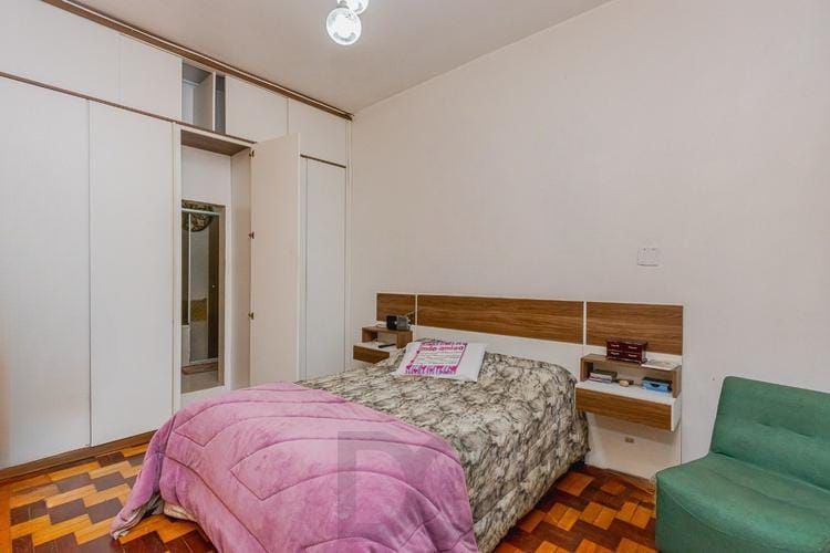 Casa com 6 quartos, 2 vagas e pátio no Bairro Higienópolis — foto 34