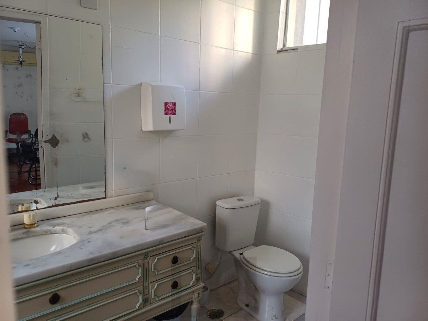 Casa com 3 quartos, 3 banheiros, 300m² e 8 vagas no Menino Deus. — foto 26