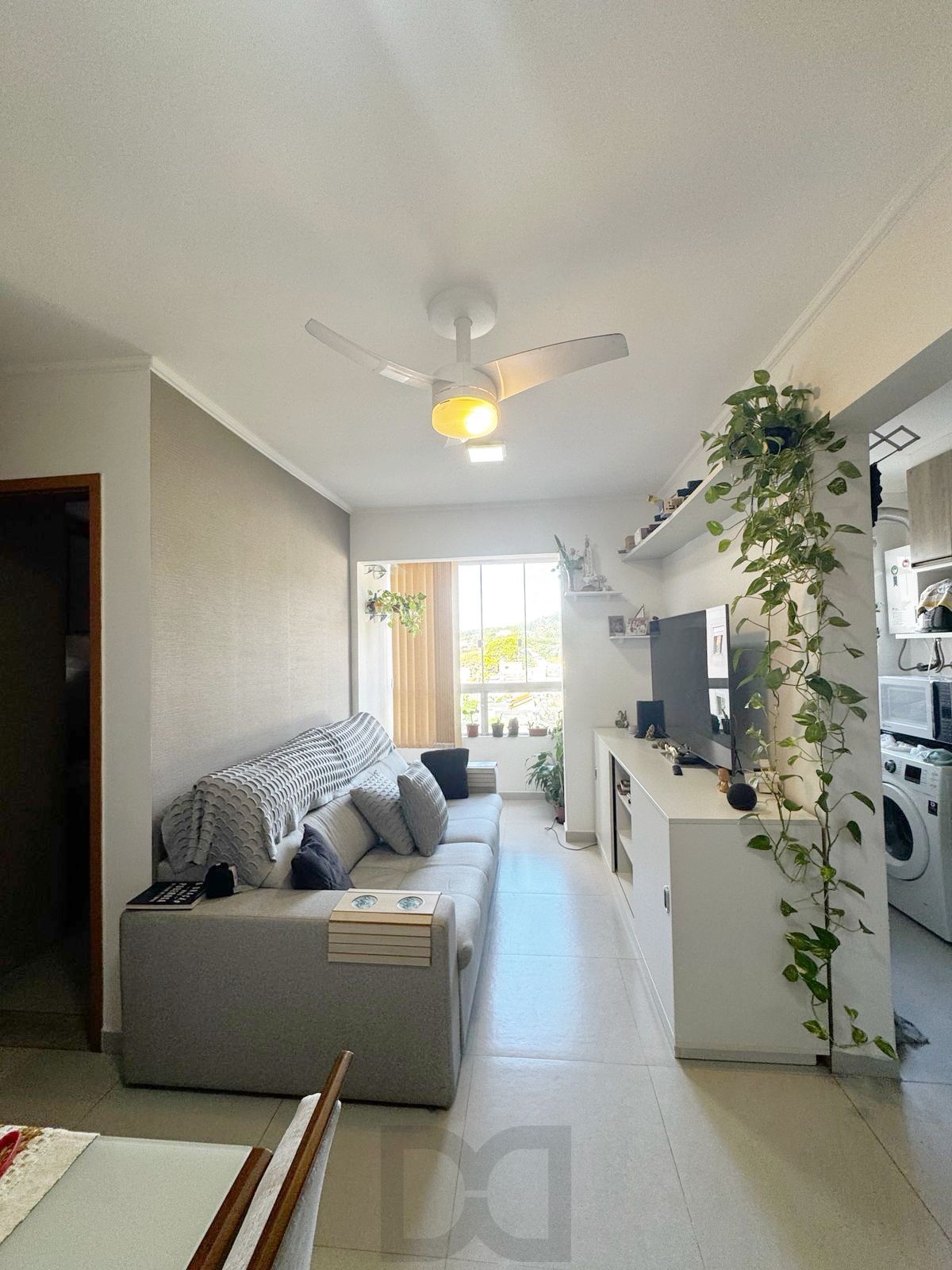 Apartamento semi mobiliado 2 quartos,elevador 1 vaga no bairro Morro Santana. — foto 1