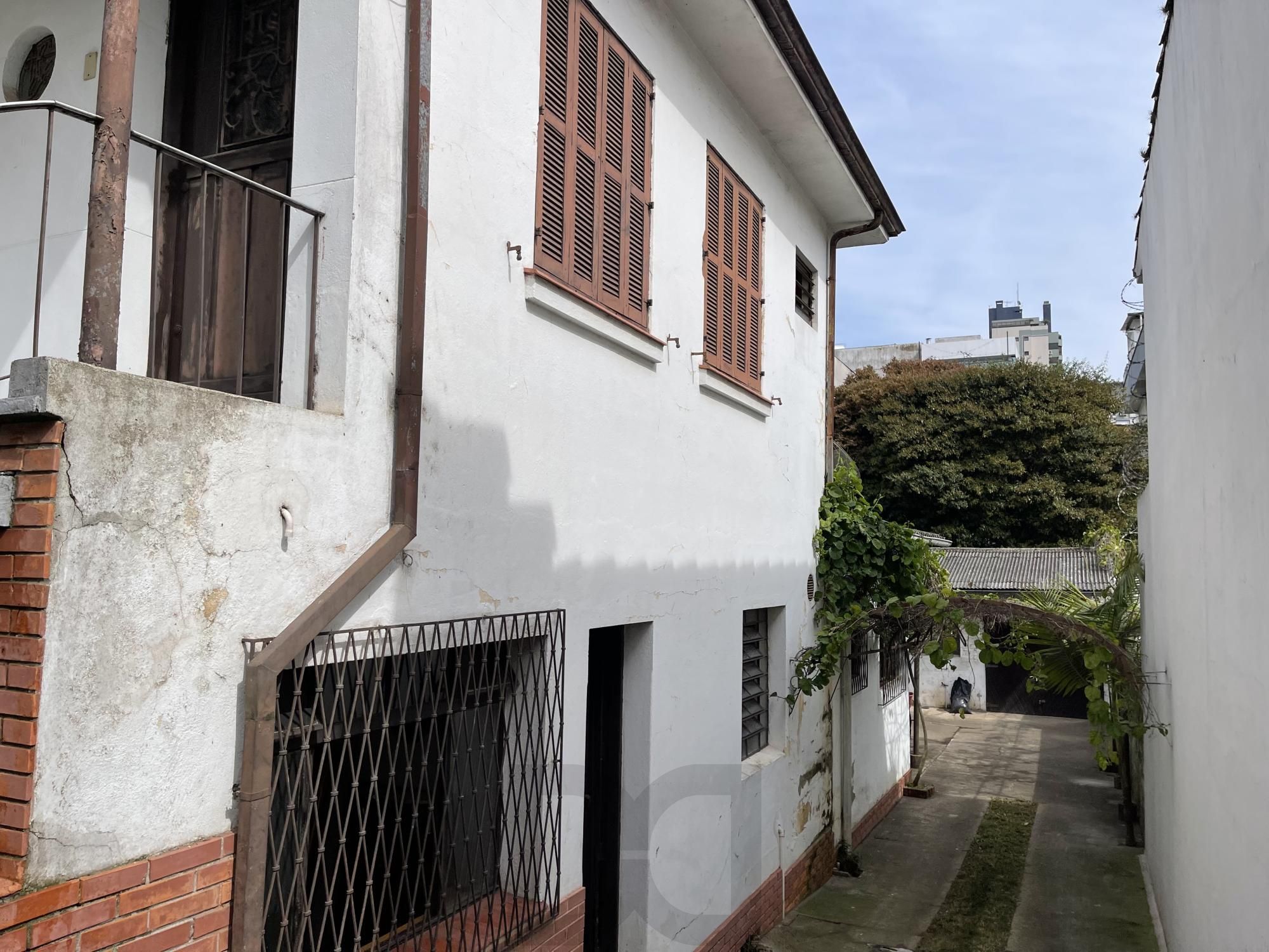 Casa com 3 dormitórios e ampla garagem Bairro Higienópolis — foto 22