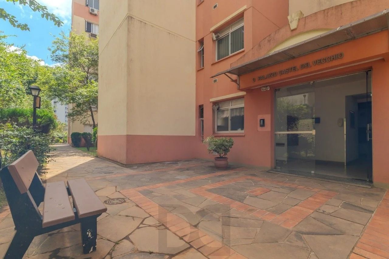 Apartamento 2 Dormitórios com 1 vaga coberta e elevador no Alto Petrópolis — foto 29