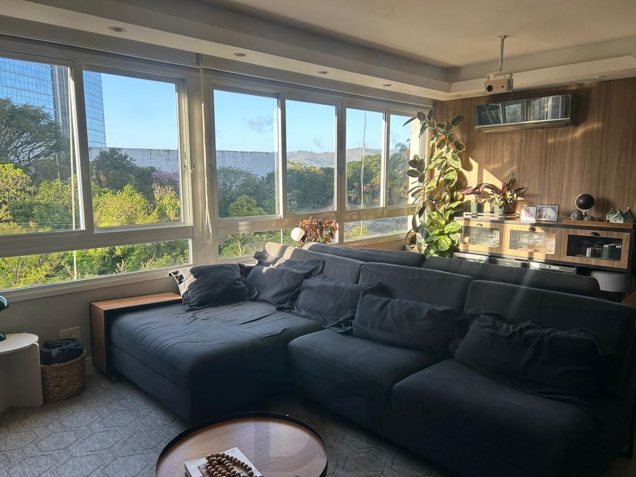 Apartamento com 3 quartos, 1 suíte, 2 vagas e elevador no bairro Petrópolis — foto 2
