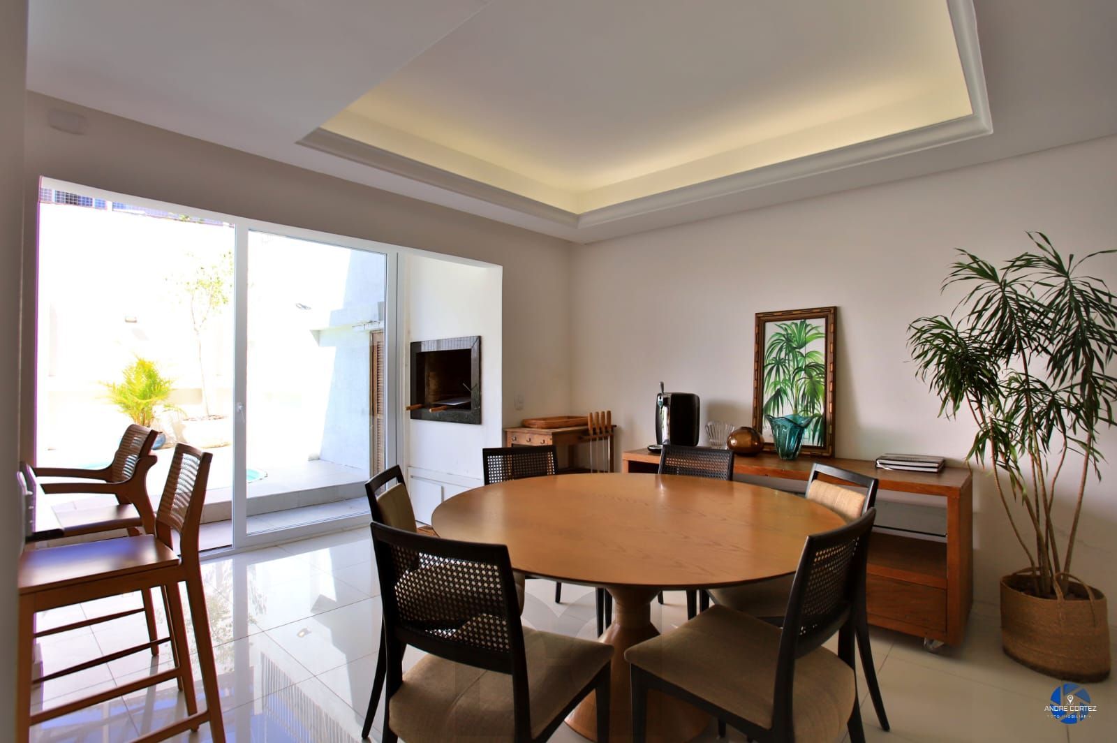Casa de 3 dormitórios, 3 vagas e pátio com piscina bairro Chácara das Pedras. — foto 9