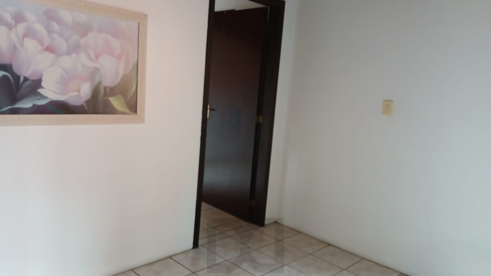 Casa de 3 dormitórios, 1 suíte, 2 vagas, churrasqueira e pátio no Navengantes. — foto 4