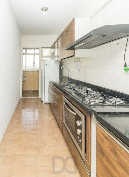 Apartamento de 2 dormitórios com sacada,1 vaga, elevador no bairro Petrópolis. — foto 8