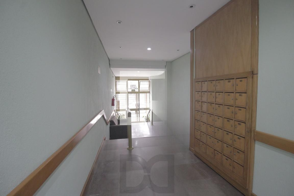 Apartamento 2 dormitórios com dependência 70m2 Moinhos de Vento Av. Cristóvão — foto 5