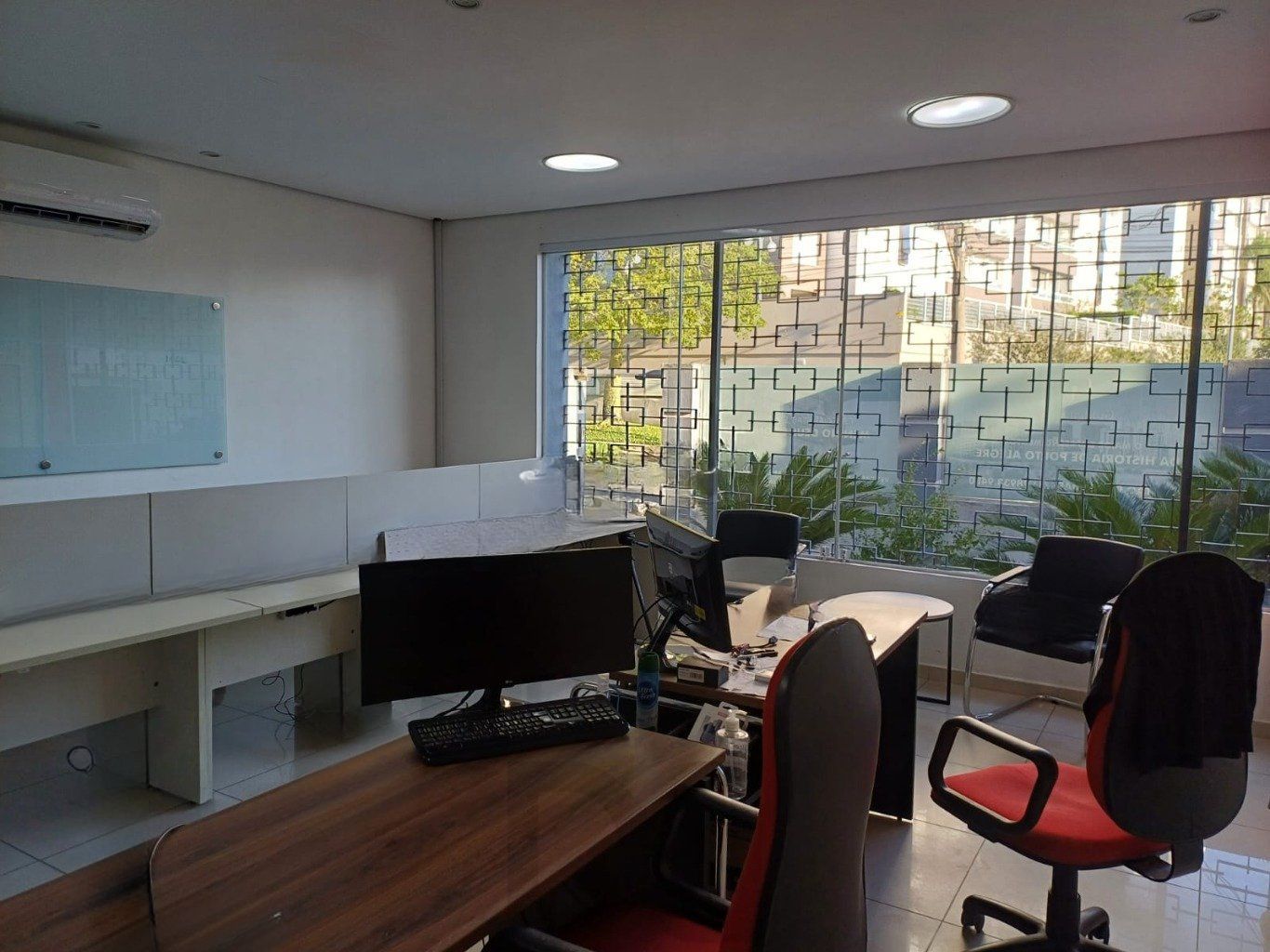 Casa com 3 quartos, 3 banheiros, 300m² e 8 vagas no Menino Deus. — foto 6