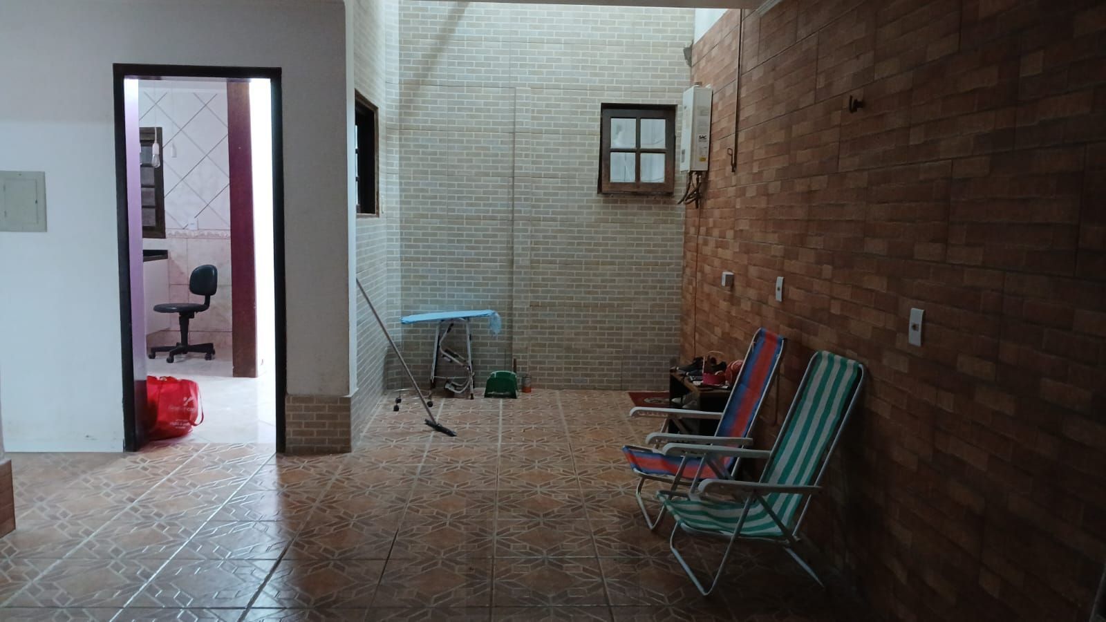 Casa de 3 dormitórios, 1 suíte, 2 vagas, churrasqueira e pátio no Navengantes. — foto 9