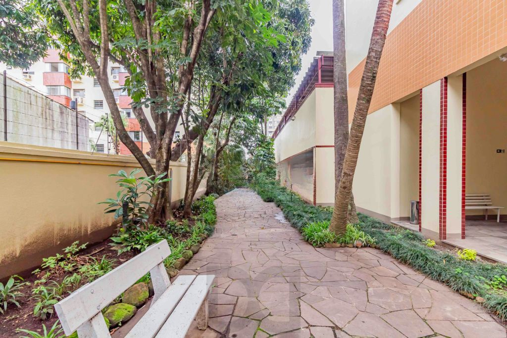 Apartamento com 3 quartos, vaga e elevador no Bairro Menino Deus — foto 15