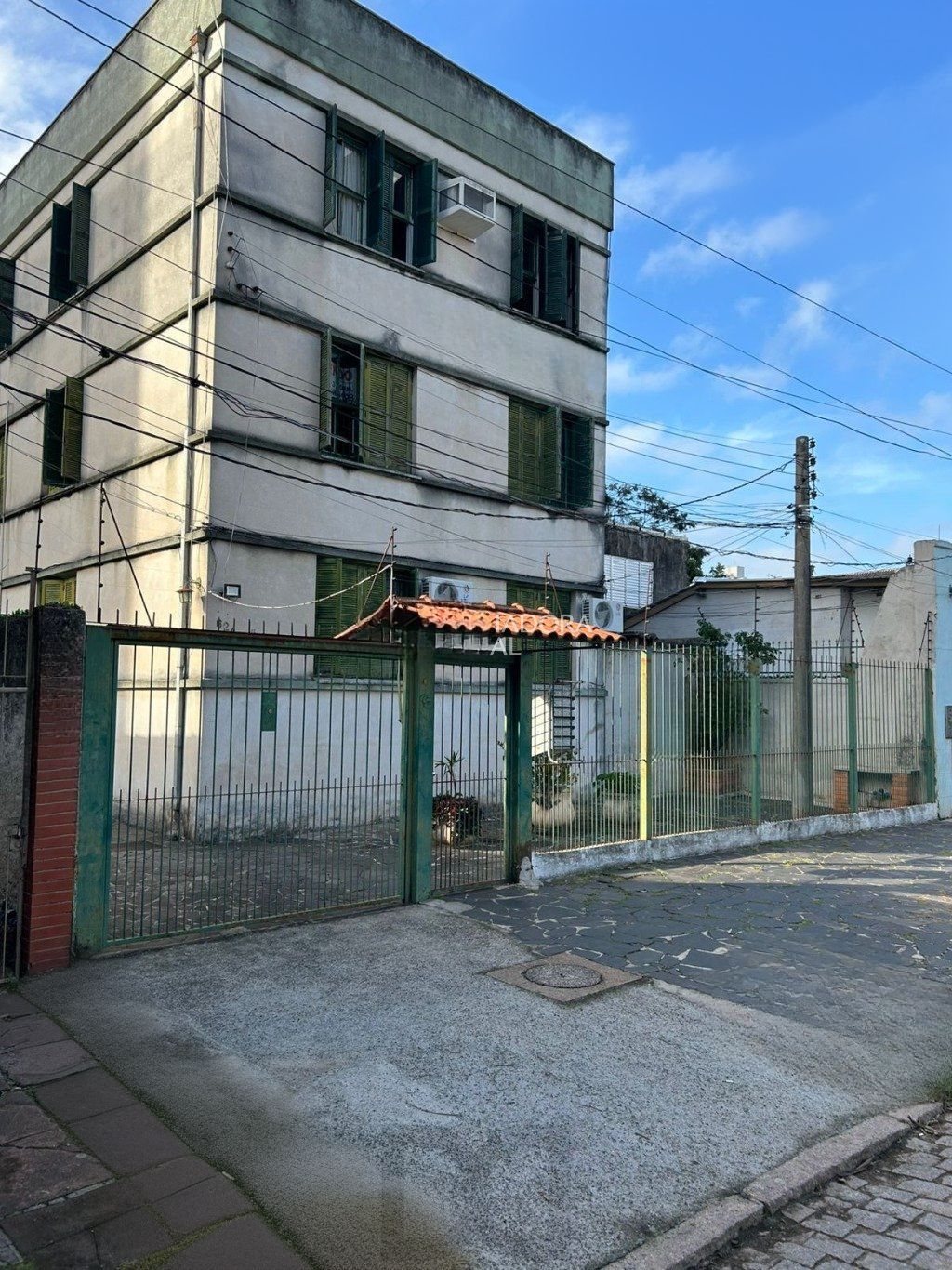Apartamento térreo com 3 quartos no Bairro Cidade Baixa — foto 1