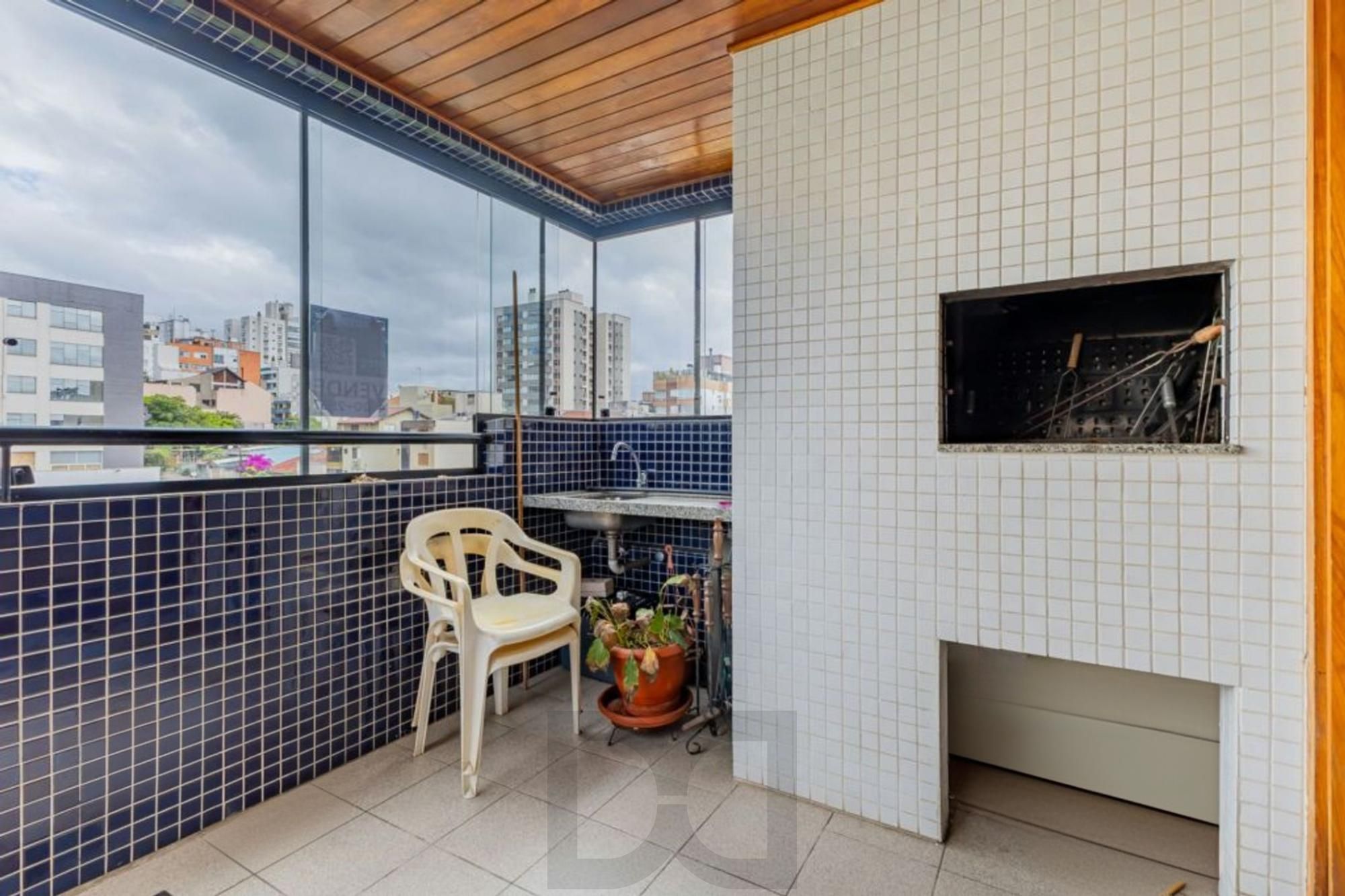 Apartamento com 3 quartos, 1 suíte, 3 vagas e elevador no Bairro São João. — foto 15