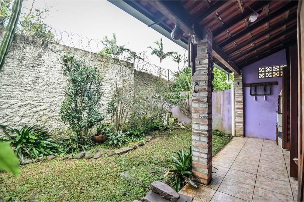 Casa em condomínio fechado de 2 quartos, suíte, 2 vagas no bairro Guarujá — foto 18