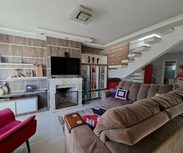 Casa de 3 quartos, suíte, piscina no bairro Sarandi. — foto 1