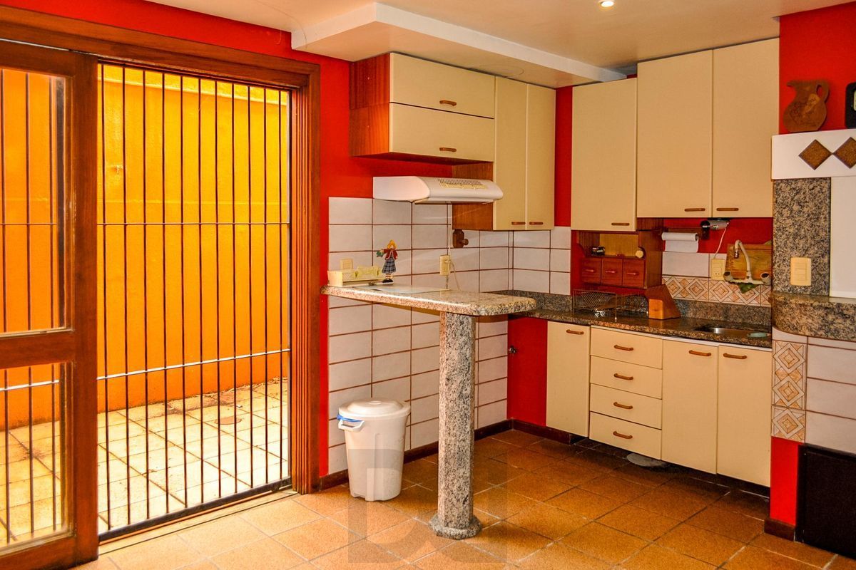 Ótima Casa condomínio pronta para morar, semi mobiliada, Bairro Menino Deus — foto 15