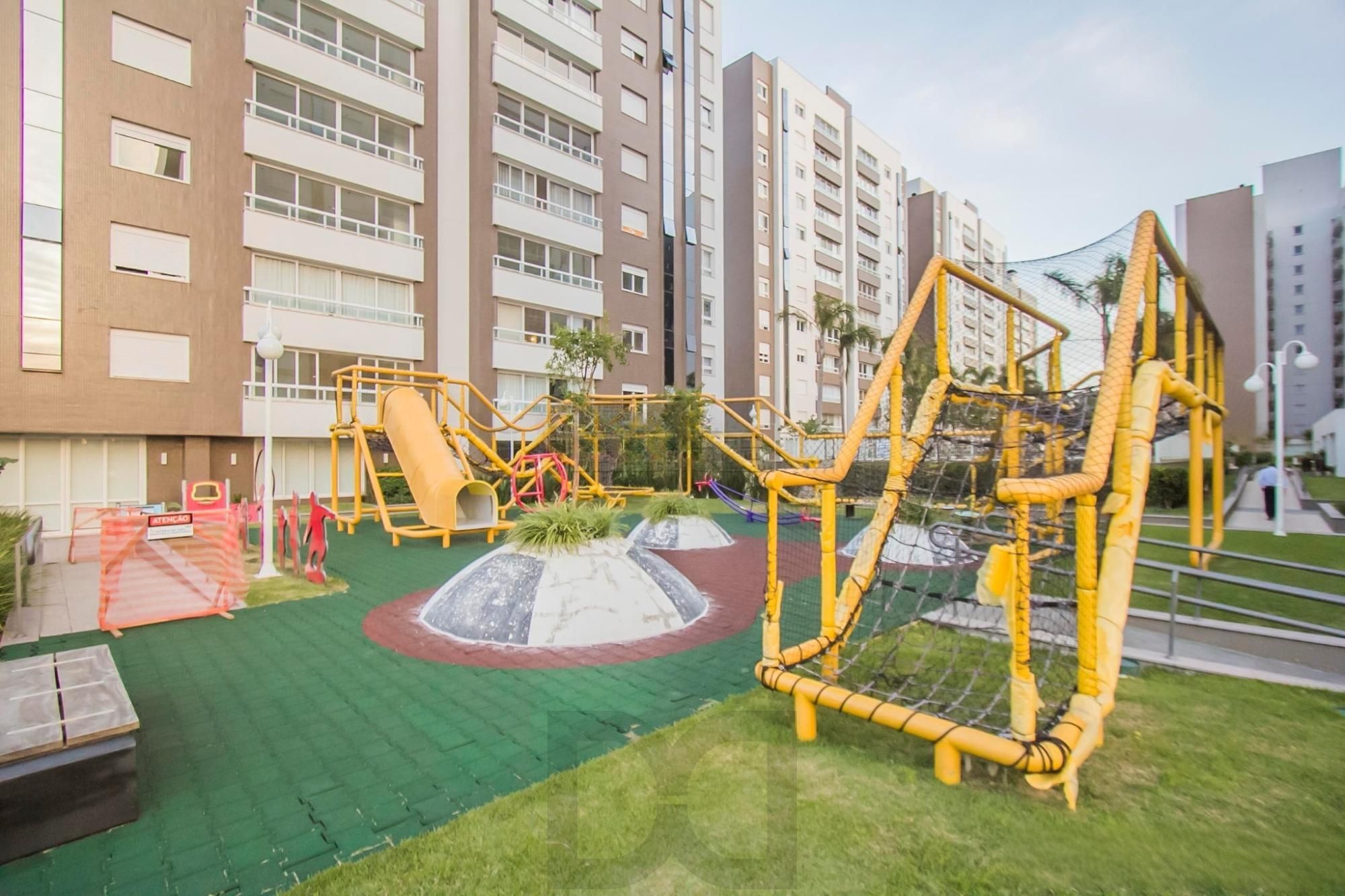 Apartamento com 3 quartos, 3 suítes e 128m² à venda em Menino Deus. — foto 51