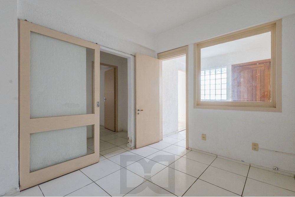 Casa com 4 quartos, 7 vagas e pátio no Bairro Higienópolis — foto 10