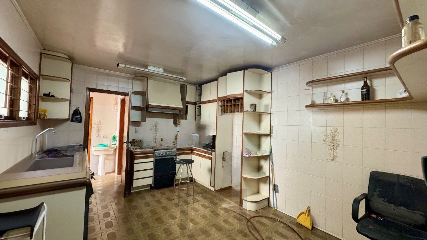 Casa com 350m², 4 quartos, 2 Suítes à venda em Azenha, Porto Alegre. — foto 10