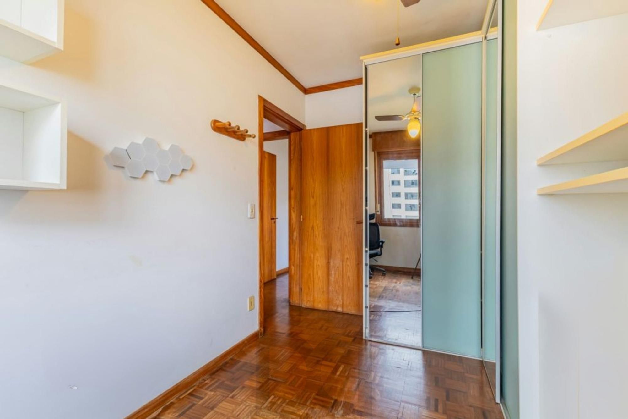Apartamento com 3 quartos, 1 suíte, 3 vagas e elevador no Bairro São João. — foto 28