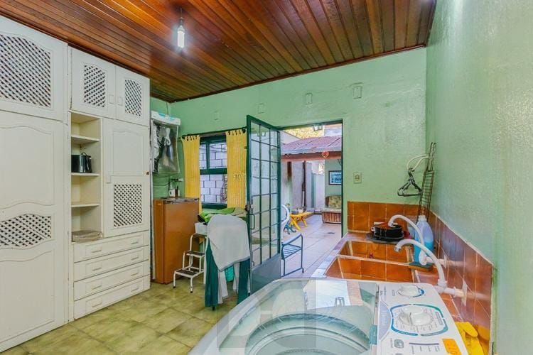 Casa com 6 quartos, 2 vagas e pátio no Bairro Higienópolis — foto 9