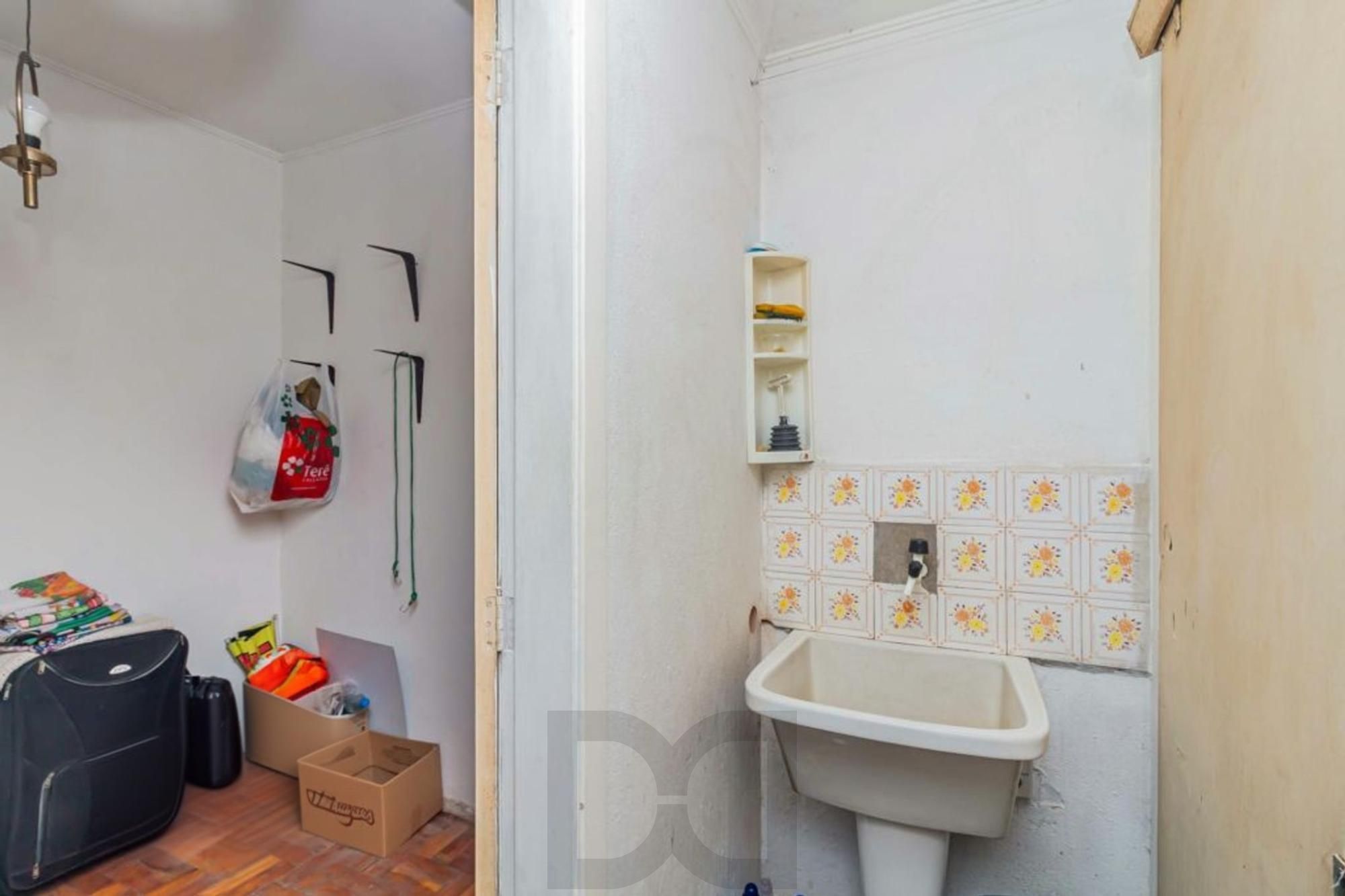 Apartamento com 2 quartos, elevador semi mobiliado no bairro Floresta. — foto 20