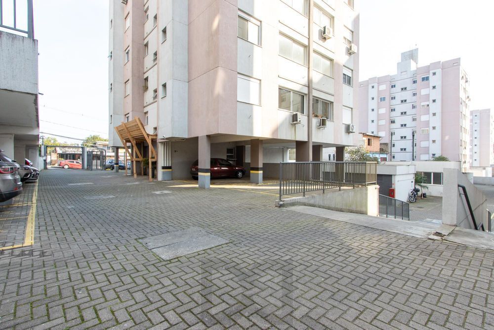 Apartamento semi mobiliado de 2 quartos, elevador e vaga no bairro Partenon. — foto 15