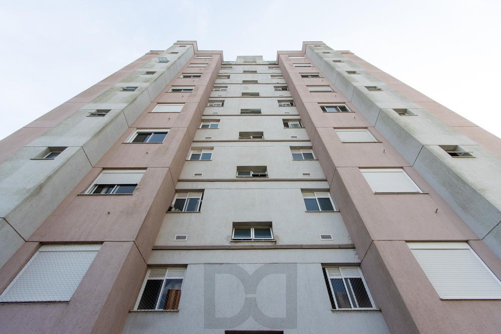 Apartamento semi mobiliado de 2 quartos, elevador e vaga no bairro Partenon. — foto 16