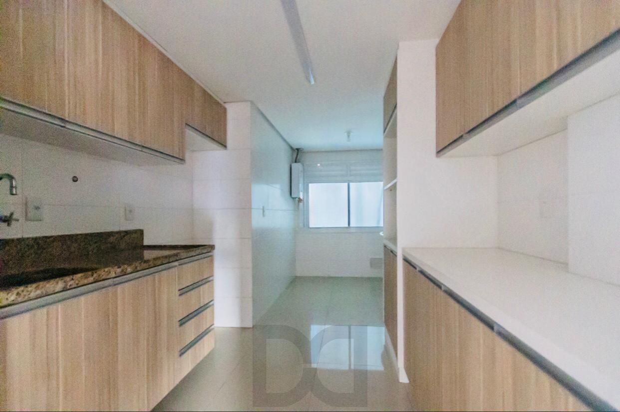 Apartamento de 2 dormitórios, 2 vagas e elevador no bairro Passo da Areia — foto 3