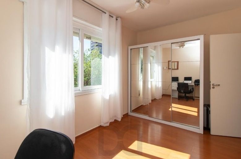 Apartamento de 2 quartos, 1 vaga no bairro Menino Deus — foto 14