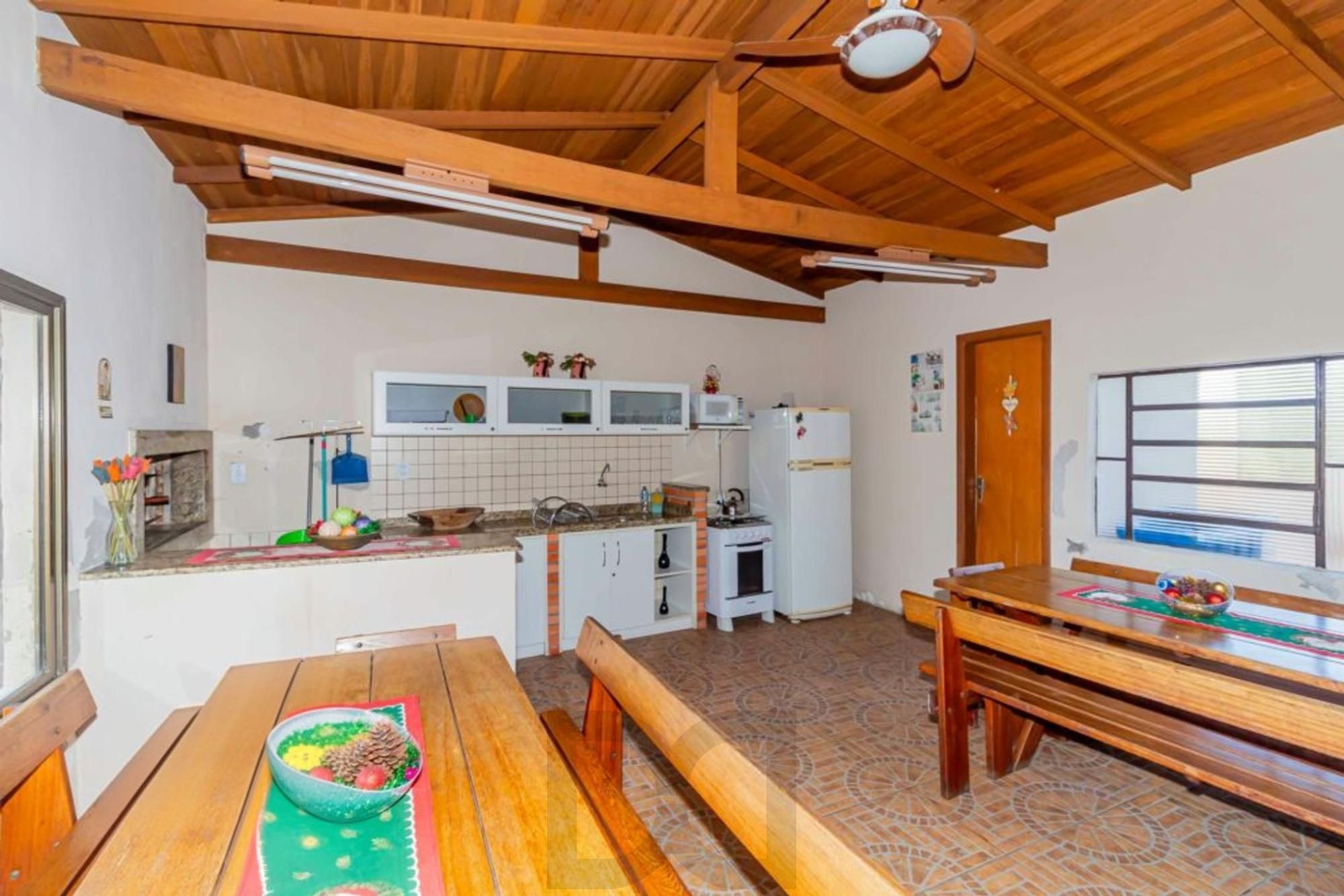 Apartamento com 2 quartos, elevador semi mobiliado no bairro Floresta. — foto 34