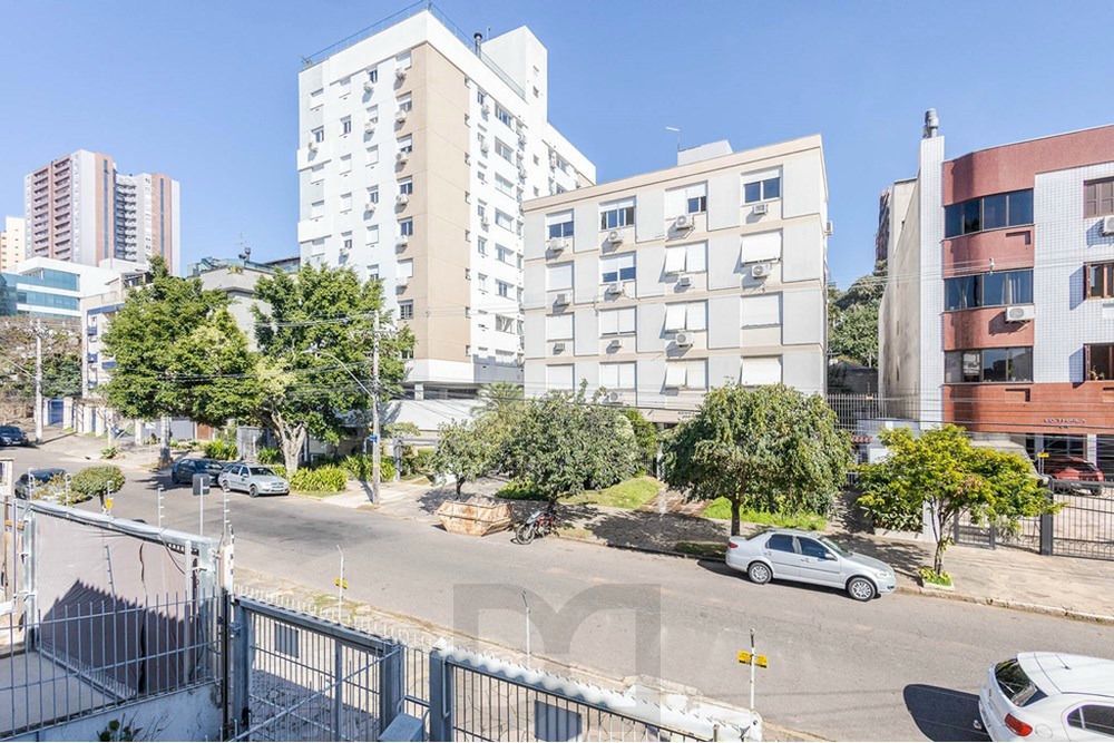 Casa com 4 quartos, 7 vagas e pátio no Bairro Higienópolis — foto 58