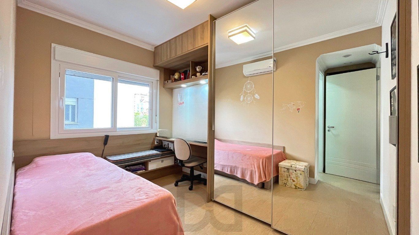 Apartamento com 3 quartos, 3 suítes e 128m² à venda em Menino Deus. — foto 29