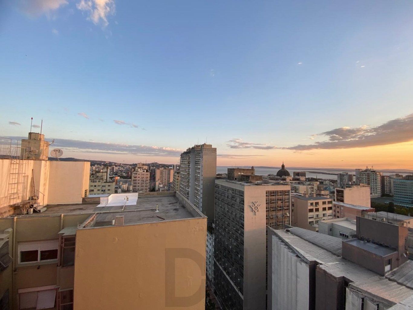 JK mobiliado com sacada e vista na Borges de Medeiros no Centro Historico — foto 26