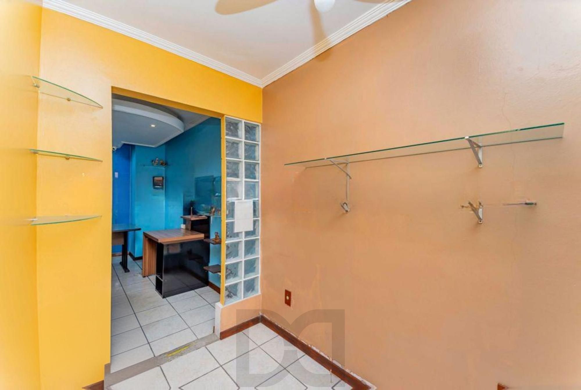 Casa de 3 quartos, churrasqueira, terraço, 2 vagas no bairro Glória. — foto 12