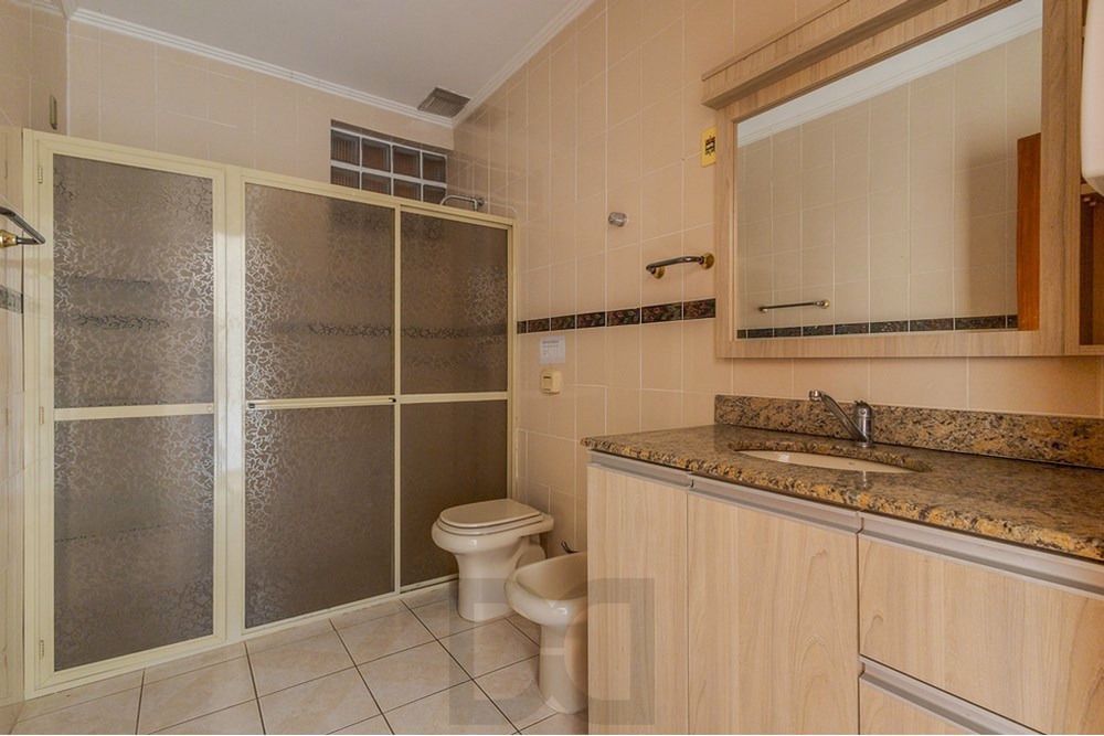 Casa com 4 quartos, 7 vagas e pátio no Bairro Higienópolis — foto 49