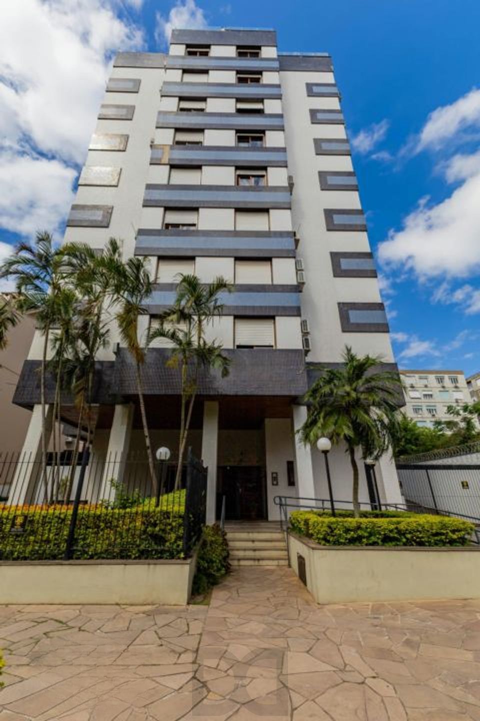 Apartamento com 3 quartos, 1 suíte, 3 vagas e elevador no Bairro São João. — foto 38