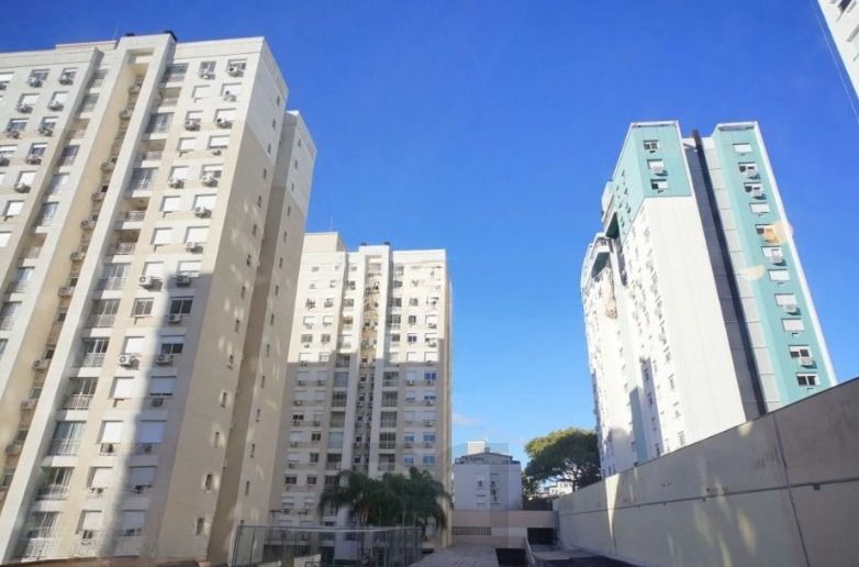 Apartamento de 3 quartos, elevador e 2 vagas no bairro Passo da Areia. — foto 14